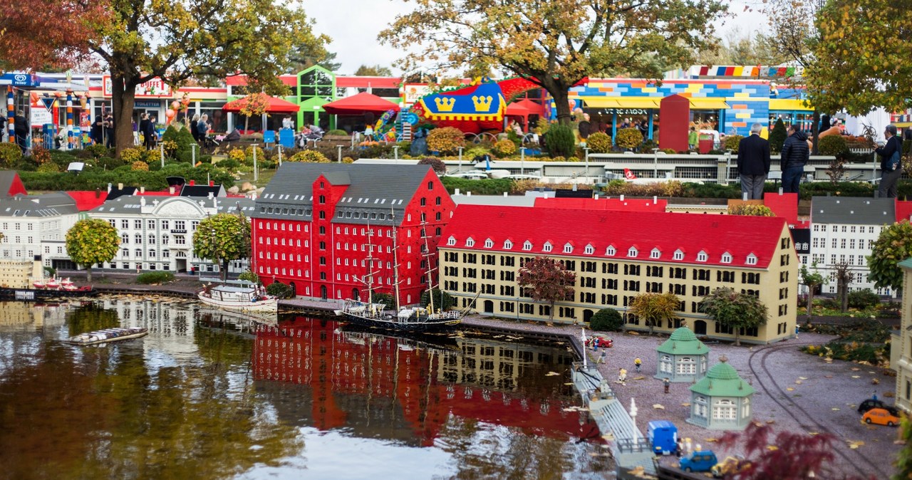 Duński park rozrywki Legoland Billund przyciąga nie tylko fanów klocków. Miejsce gwarantuje dobrą zabawę dzieciom i dorosłym. /Adam Jastrzebowski/REPORTER /East News
