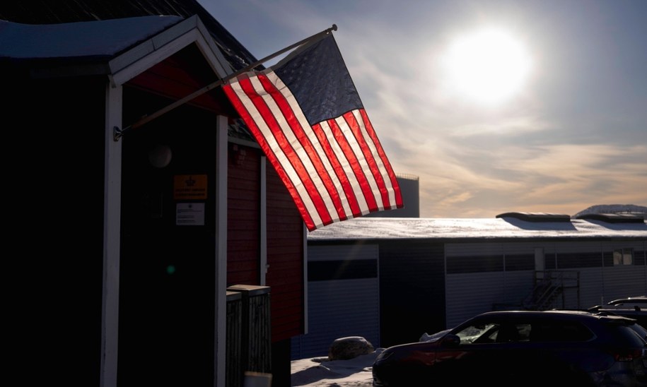 Duńskie służby specjalne ostrzegają, że amerykańskie podmioty mogą próbować wpłynąć na wybory parlamentarne (na zdjęciu: amerykański konsulat w Nuuk, stolicy Grenlandii) /BO AMSTRUP /PAP/EPA
