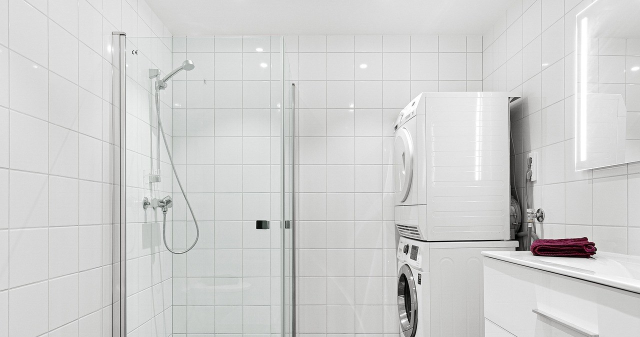 Душова кабіна - улюблене місце бактерій та грибків. Вчасно її очищуйте /pixabay.com