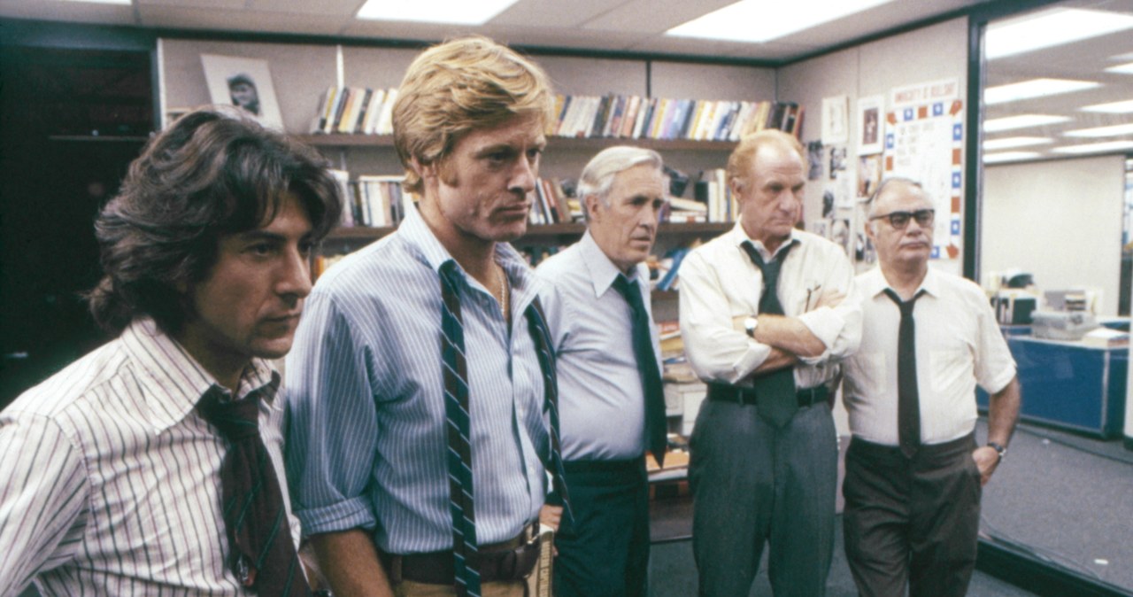 Dustin Hoffman, Robert Redford, Jason Robards, Jack Warden i Martin Balsam we "Wszystkich ludziach prezydenta" /Warner Bros./Sunset Boulevard/Corbis /Getty Images