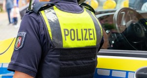 Duża akcja policyjna w Sinzig. Zakładnicy w banku, śmigłowce nad miastem
