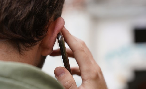 Duża awaria u operatora. Klienci byli bez zasięgu i możliwości odbierania połączeń