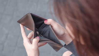 Duża grupa Polaków w finansowym dołku. Niepokojące badanie