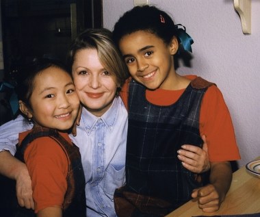 Dużą popularność przyniósł Kownackiej telewizyjny serial komediowy "Rodzina zastępcza", emitowany od 1999 roku. W nim, u boku Piotra Fronczewskiego, wcieliła się w rolę Anki Kwiatkowskiej - matki kilkorga dzieci, także adoptowanych. W 2005 r. za tę rolę otrzymała statuetkę Melonika dla Najlepszej Aktorki Komediowej na Festiwalu Dobrego Humoru w Trójmieście.

Chętnie grała w serialach. Oprócz "Rodziny zastępczej", Kownacka wystąpiła także m.in. w serialu "Matki, żony i kochanki" i "Niani" (2007), gdzie zagrała siebie.