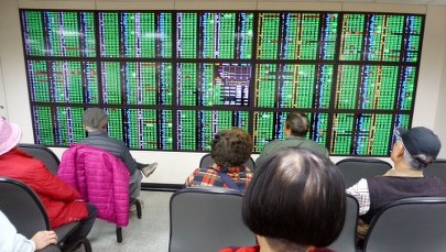 Duże spadki na światowych giełdach. Problemy także w Polsce