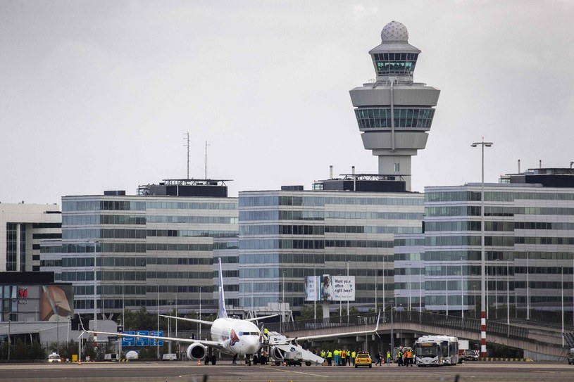 Duże utrudnienie dla pasażerów KLM lecących przez Amsterdam. Nz. port Schiphol /AFP