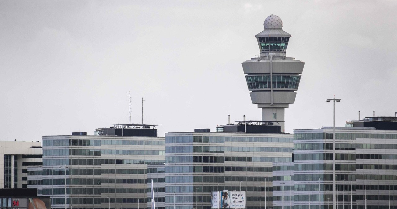 Duże utrudnienie dla pasażerów KLM lecących przez Amsterdam. Nz. port Schiphol /AFP