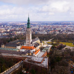 Duże zmiany na Jasnej Górze. Nowoczesne pojazdy dla o. Paulinów