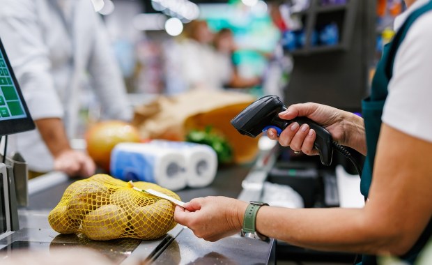 Dużo obowiązków, niskie zarobki. W tej branży brakuje rąk do pracy