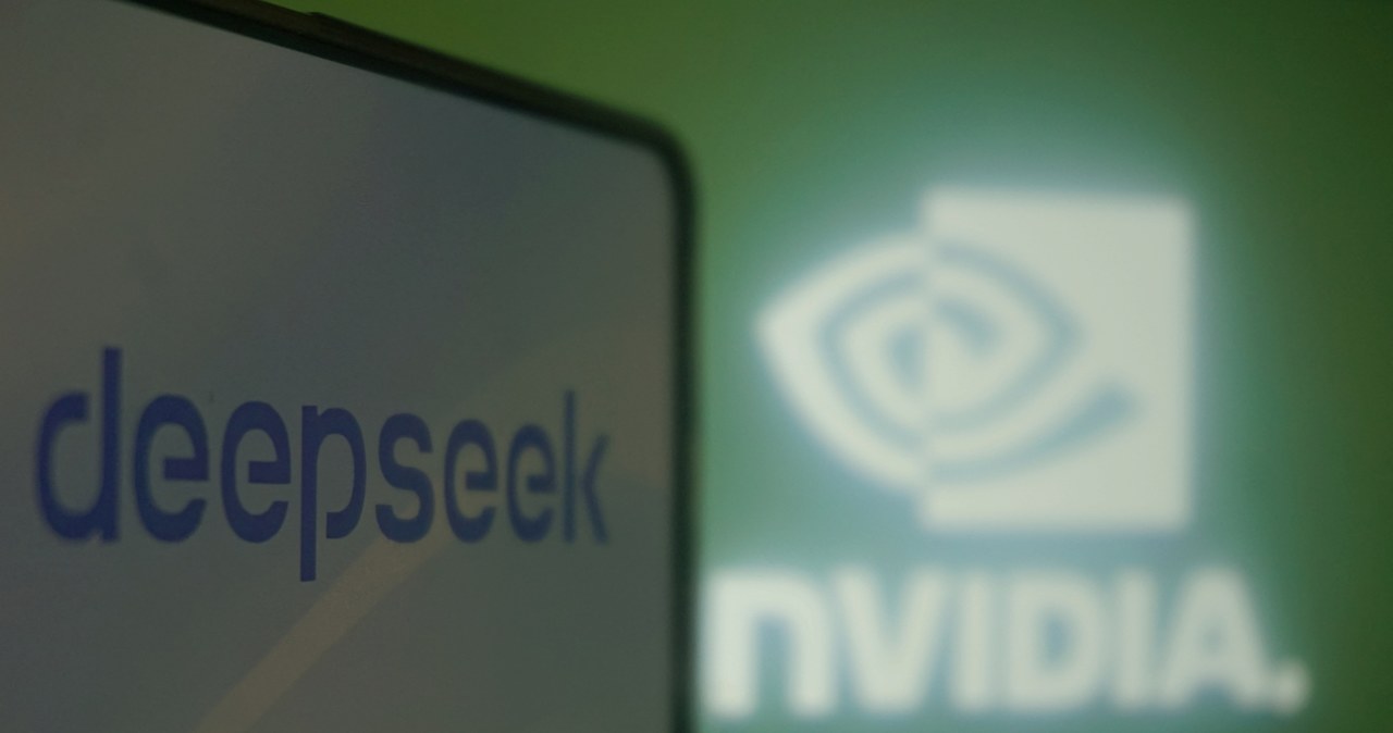 Duży Model Językowy DeepSeek-R1, wykorzystujący mniej zaawansowane chipy Nvidii, skutecznie rzucił wyzwanie modelowi OpenAI o1 /CFOTO / NurPhoto /AFP