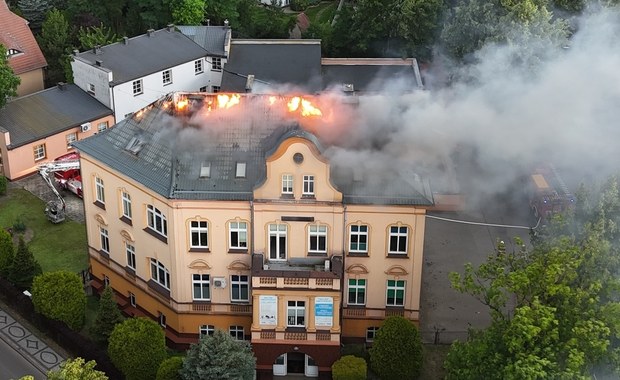 Duży pożar przychodni w Białogardzie [NAGRANIE]