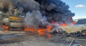 Duży pożar w Rożentalu. Ogień w zakładzie utylizacji opon