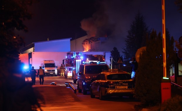 Duży pożar w Sosnowcu. Ogień trawi magazyn, trwa walka z żywiołem
