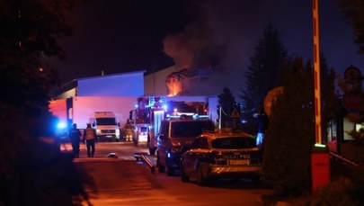 Duży pożar w Sosnowcu. Ogień trawi magazyn, trwa walka z żywiołem