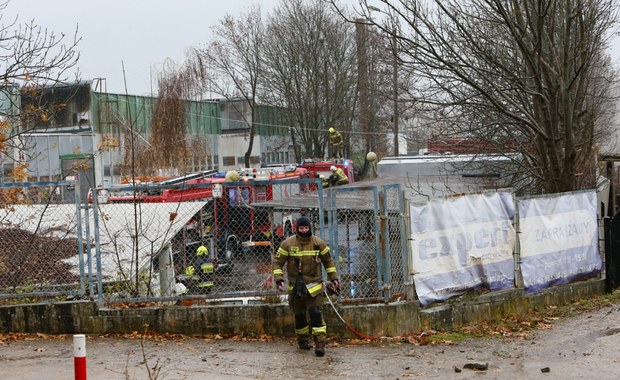 Duży warsztat samochodowy w ogniu. Pożar w Zielonej Górze