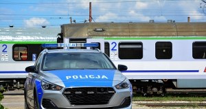 Dwa auta przy torach postawiły służby na nogi. Ustalenia RMF FM