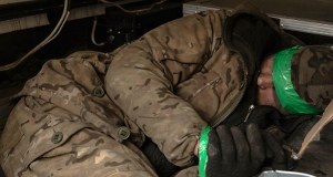 Dwa ciosy, w tym jeden od władz. Rosjanie walczą trochę po omacku