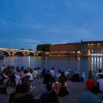 Dwa dni wolne od pracy mniej? Tak premier chce pomóc budżetowi