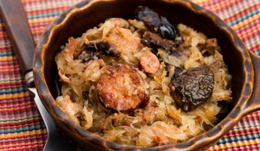 Dwa dodatki, które wynoszą smak bigosu na kulinarne wyżyny. Lepszego przepisu nie znajdziesz  