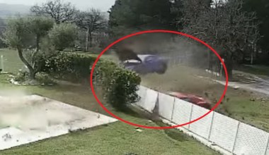Dwa Ferrari + jedno ogrodzenie = totalna masakra. Wszystko nagrała kamera