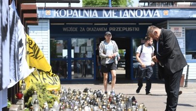 Dwa i pół tysiąca osób zaangażowanych w akcję w Zofiówce. "To dla nas ogromna tragedia" 