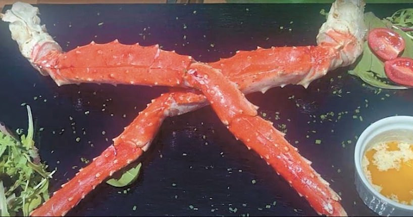 Dwa koktajle i dwie nogi kraba za 600 euro - tyle zażyczyła sobie restauracja na Mykonos /YouTube /