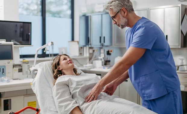 Dwa lata badań, żeby kobiety mniej cierpiały. Będą bezpłatne testy w kierunku endometriozy