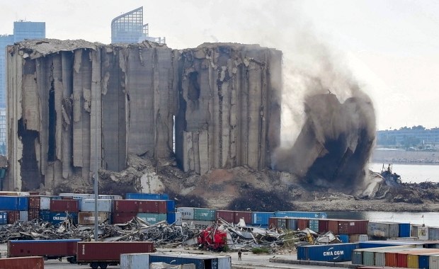 Dwa lata od eksplozji w Bejrucie. Częściowo zawalił się uszkodzony silos