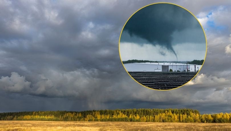 Dwa leje kondensacyjne i trąba powietrzna w Wielkopolsce /facebook.com/BurzowePCT /Shutterstock