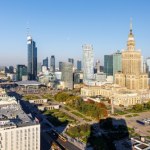 Dwa marsze w Warszawie. Utrudnienia i zmiany w komunikacji. MAPA