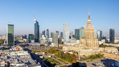 Dwa marsze w Warszawie. Utrudnienia i zmiany w komunikacji. MAPA