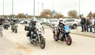 ​Dwa motocykle jadące obok siebie. Czy taka jazda jest zgodna z prawem?