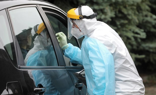 Dwa nowe ogniska Covid-19 na Śląsku: Chorzy w domu seniora i na obozie sportowym