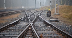 Dwa pociągi osobowe na tym samym torze w okolicach Gniezna