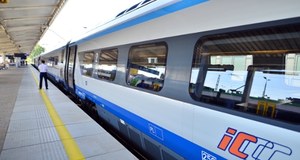 Dwa pociągi skierowane na siebie w Małopolsce. Błąd i duże opóźnienia na kolei