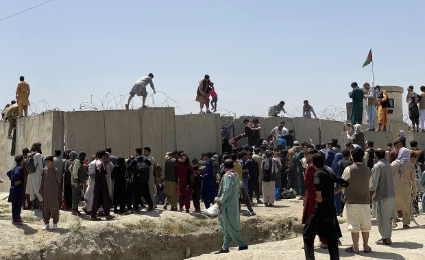 Dwa polskie samoloty w drodze do Afganistanu. Na liście do ewakuacji 100 osób