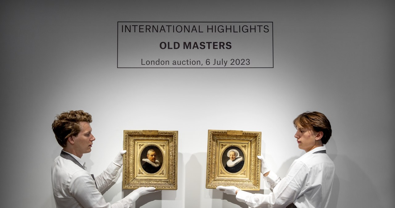 Dwa ponownie odkryte portrety przypisywane Rembrandtowi wystawiane w domu aukcyjnym Christie's. /Koen van Weel / ANP / AFP /AFP