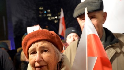 Dwa protesty ws. Trybunału Konstytucyjnego przed Sejmem