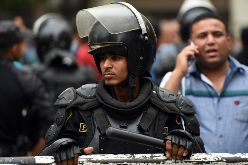 Dwa sądy w Kairze skazały co najmniej 152 osoby oskarżone o udział w nielegalnej demonstracji w stolicy Egiptu /MOHAMED EL-SHAHED / AFP /AFP