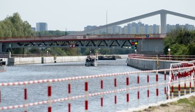 Dwa samochody zatopione w rzece. Tajemnicza sprawa