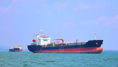 Dwa tankowce z wyłączonymi transponderami ominęły blokadę Ormuz