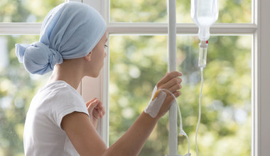 Dwa testy kliniczne leków na raka przerwane po śmierci pacjentów