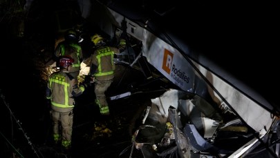 ​Dwa wypadki pociągów w Hiszpanii. Maszynista nie żyje, wiele osób jest rannych