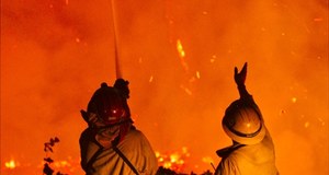 Dwaj amerykańscy strażacy zastrzeleni przez snajpera