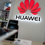 Dwaj operatorzy komórkowi odkładają sprzedaż telefonów Huawei