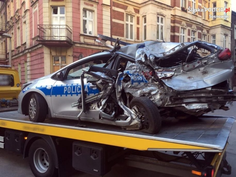 Dwaj policjanci trafili do szpitala /KWP Katowice /Policja