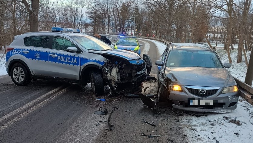 Dwaj policjanci w szpitalu po pościgu za 34-latkiem