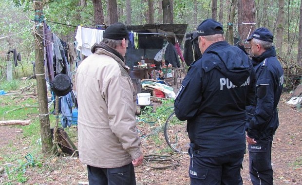 Dwaj policjanci z Gdańska zatrzymani. Nieoficjalnie: Chodzi o znęcanie się nad bezdomnym