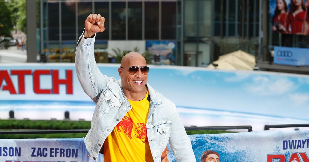 Dwayne Johnson na premierze filmu "Baywatch. Słoneczny patrol" (2017) /AFP