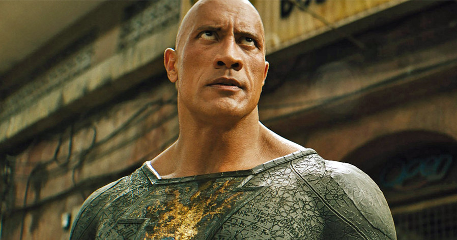 Dwayne Johnson w scenie z filmu "Black Adam" /materiały prasowe